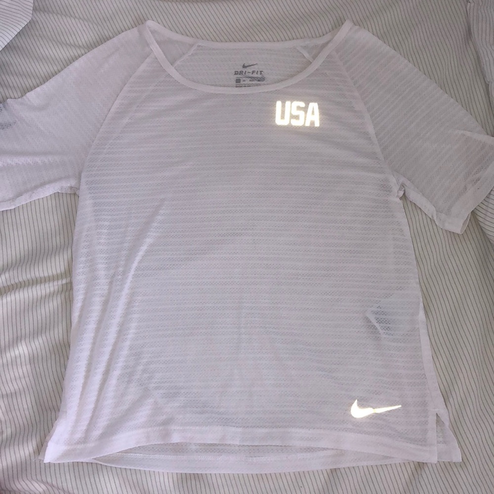 Nike | Workout Top🌸 - Picture 2 of 4